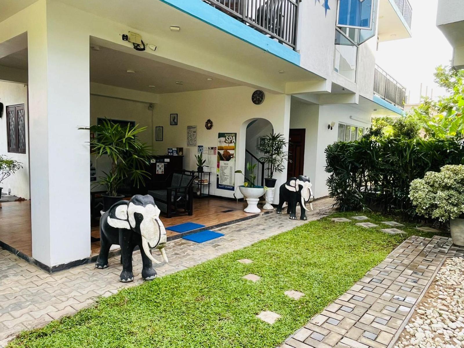 Nebula Residence Negombo Bagian luar foto